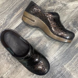 Dansko clogs! Brown floral print. Size 37.